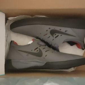 BRAND NEW Nike SB Nyjah free SZ  8 Blk/Red/Grey